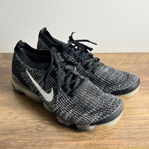 Nike Men's Black and White Athletic Shoes